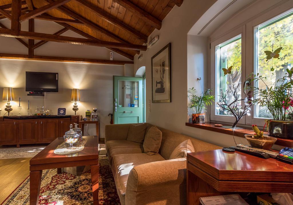 Enastron Guesthouse Dimitsana Ngoại thất bức ảnh